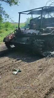 Попадание российского FPV-дрона по технике ВСУ