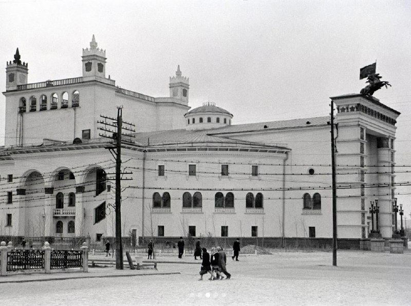Развитие музыкальных театров в СССР: от аристократической привычки к массовому институту