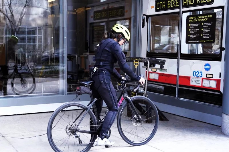 ИИ-костюм из Чикагского университета поможет обучаться управлению телом через нейроинтерфейс