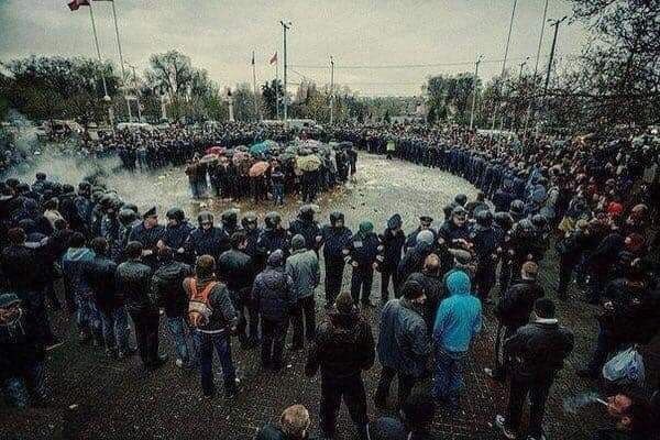 Спустя 12 лет после своего подвига легендарные 300 запорожцев возвращаются домой