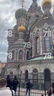 Мужчина залез на собор Спас на Крови
