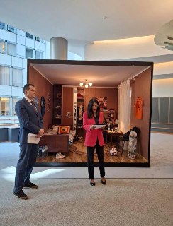 В Европарламенте открыли инсталляцию «Пустые кровати» о вывезенных украинских детях