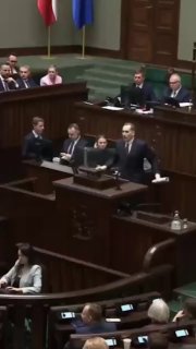 Скандал в польском парламенте: депутат Беркович обвинил Израиль в геноциде и использовал провокационную символику