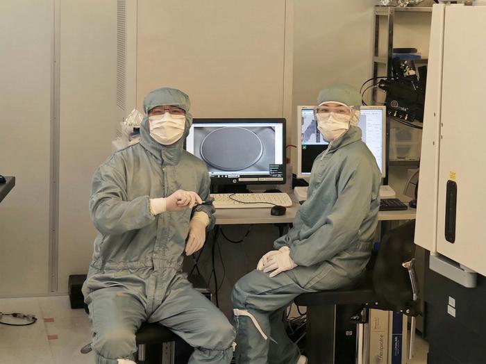 Миллион оборотов до затухания: ученые создали идеальную ловушку для света