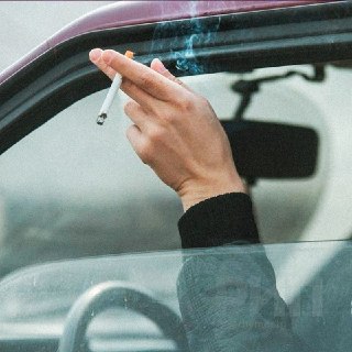 За выброшенный из окна машины окурок грозит штраф до 50 тыс. рублей