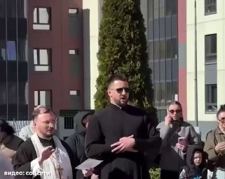 Российские священники стали звездами соцсетей и «крашами» для женщин