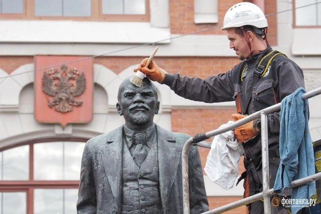 В Петербурге составили график мойки городских памятников на весну