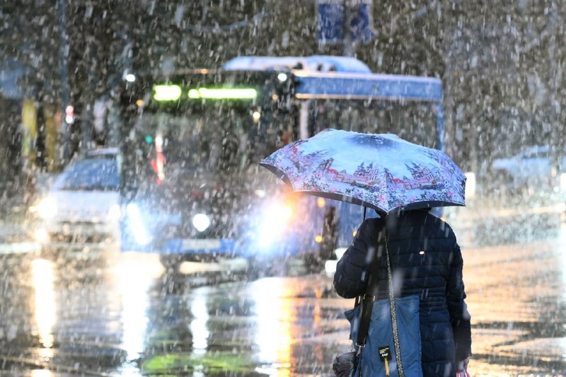 В Москве в понедельник не будет снега, но ожидаются осадки и ветер