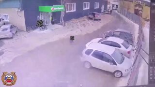 В Якутске машина переехала двухлетнего ребенка на парковке