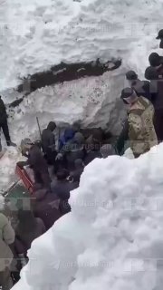 Жители дагестанского села спасли семью после схода лавины, но не смогли помочь матери