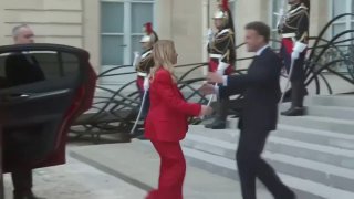 Эммануэль Макрон приветствовал Джорджию Мелони в Елисейском дворце