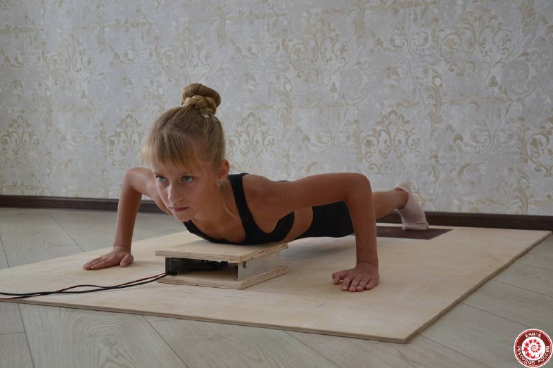 Школьница с Кубани в третий раз побила рекорд России по отжиманиям