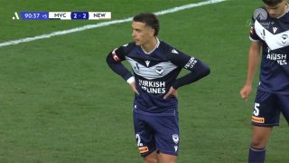 В матче чемпионата Австралии зафиксирован самый мощный pitch invasion в истории турнира