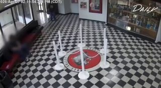 Директор школы в Оклахоме обезоружил вооруженного стрелка