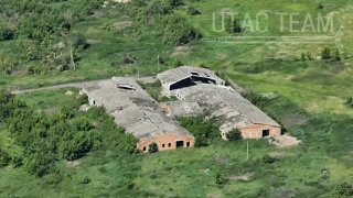 Промах американских бомб GBU-39/B при ударе по сараям