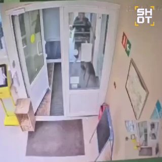 Ограбление века во Владивостоке: местный бомж напал на аптеку с игрушечным пистолетом