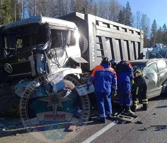 В Тосненском районе массовая авария: 13 пострадавших, у грузовика отказали тормоза