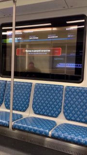 В петербургском метро появились вагоны с экранами на окнах