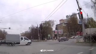 Жёсткое ДТП во Владимире: грузовик столкнулся с машиной скорой помощи