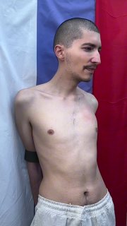 Акционист Крисевич провел акцию с клеймением себя – оммаж Кулику