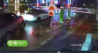 Водитель сломал шлагбаум на парковке и уехал, нанеся ущерб 500 тыс. рублей