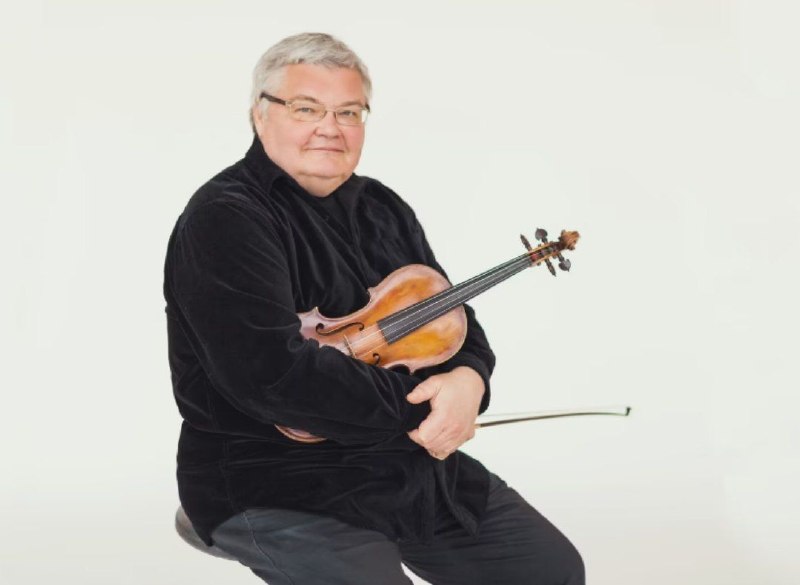 Музыкант Сергей Стадлер умер на борту самолета