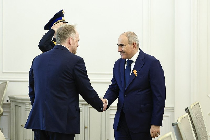 Пашинян обсудил с представителем НАТО укрепление безопасности в регионе