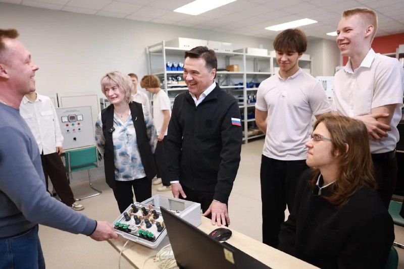 Губернатор Андрей Воробьев посетил Щелковский колледж в честь его 90-летия