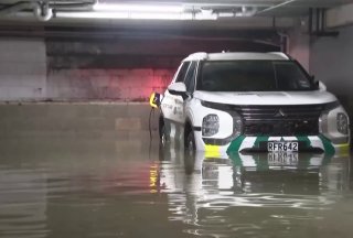 Наводнения и оползни в Новой Зеландии привели к изоляции населенных пунктов и исчезновению человека