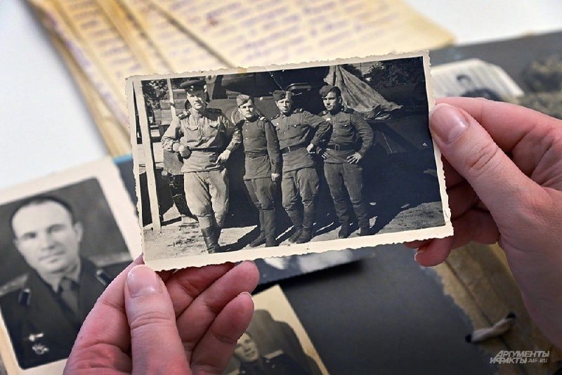 Тайна «Иосифа Сталина». «АиФ» ищет потомков героев-танкистов с военного фото