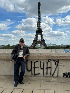 Россияне едут в Париж, чтобы сфотографироваться НА ФОНЕ ЧЕЧНИ И ДАГЕСТАНА