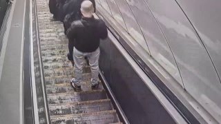 В метро Петербурга эскалатор травмировал пальцы полуторагодовалого ребенка