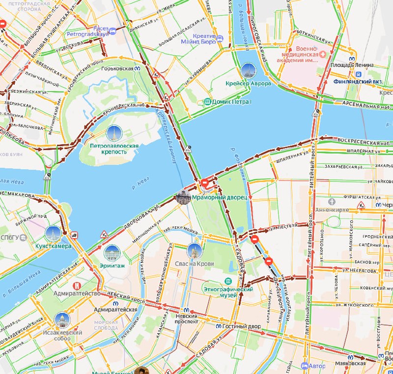 Центр Петербурга сковали пробки из-за перекрытия моста