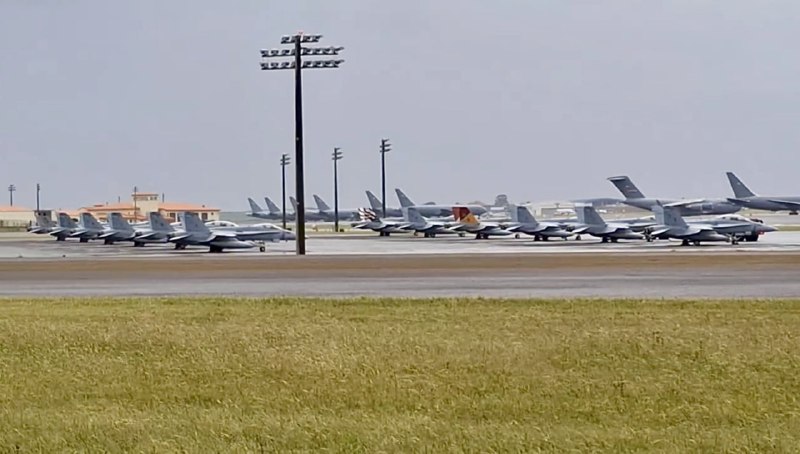 Истребители США перебазируются в сторону Ближнего Востока на фоне переговоров с Ираном