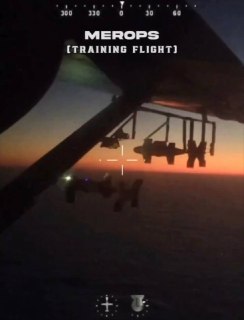 Показаны кадры запуска дронов-перехватчиков с борта самолёта PZL M28 Skytruck для борьбы с «Геранями»