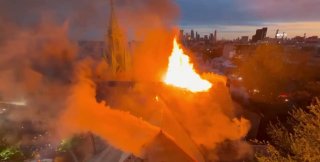 В Нью-Йорке при пожаре в старейшей церкви пострадали четверо пожарных