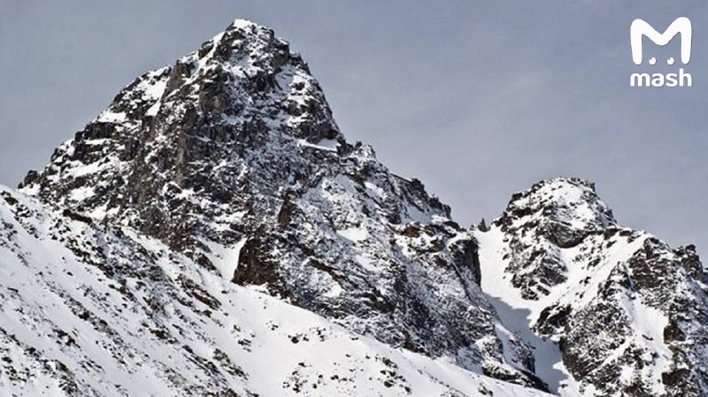 Четверо туристов оказались под лавиной в районе Мунку-Сардык