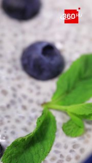 Рецепт весеннего чиа-пудинга с ягодами