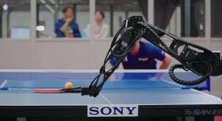 Японский робот обыгрывает профессионалов в настольный теннис
