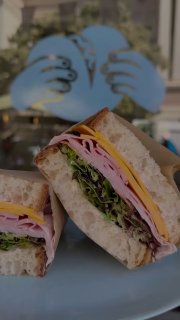 В Австралии открылся магазин сэндвичей с неоднозначным логотипом