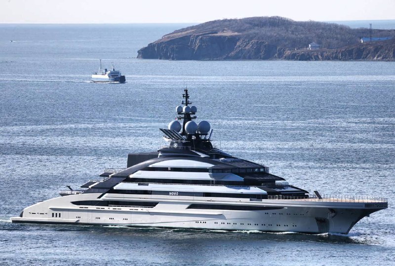 Суперяхта Алексея Мордашова прошла через Ормузский пролив