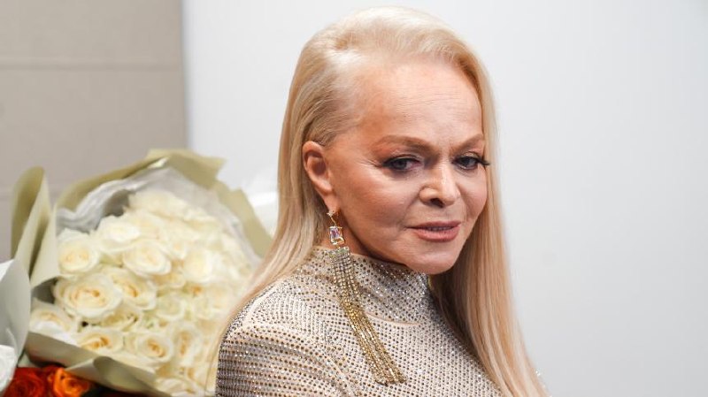 Ларисе Долиной стало плохо в её квартире в Москве