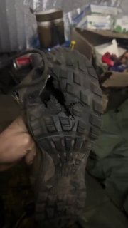 Боец получил ранение стопы после контакта с противопехотной миной