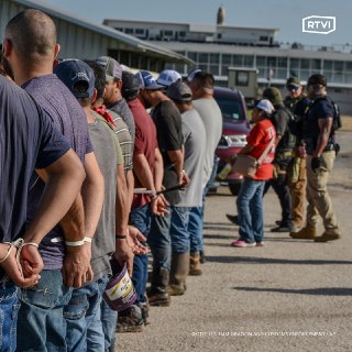 Жесткая миграционная политика Трампа привела к росту безработицы в США