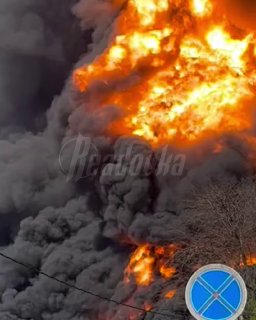 Пожар на НПЗ в Туапсе распространился на жилой дом