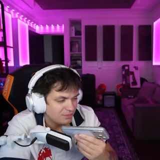 Бустер расплакался на стриме во время разговора с отцом