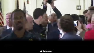 Пит Хегсет оставил без ответа вопросы журналистов о помощи Украине, Иране и Израиле