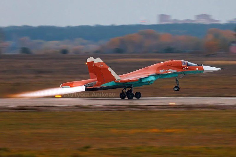 Показано изображение нового бомбардировщика Су-34МЭ для ВВС Алжира