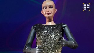 Робот-гуманоид впервые выступила с живым оркестром в Гонконге