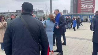 В Екатеринбурге задержали мужчину, подбежавшего к губернатору Паслеру на митинге